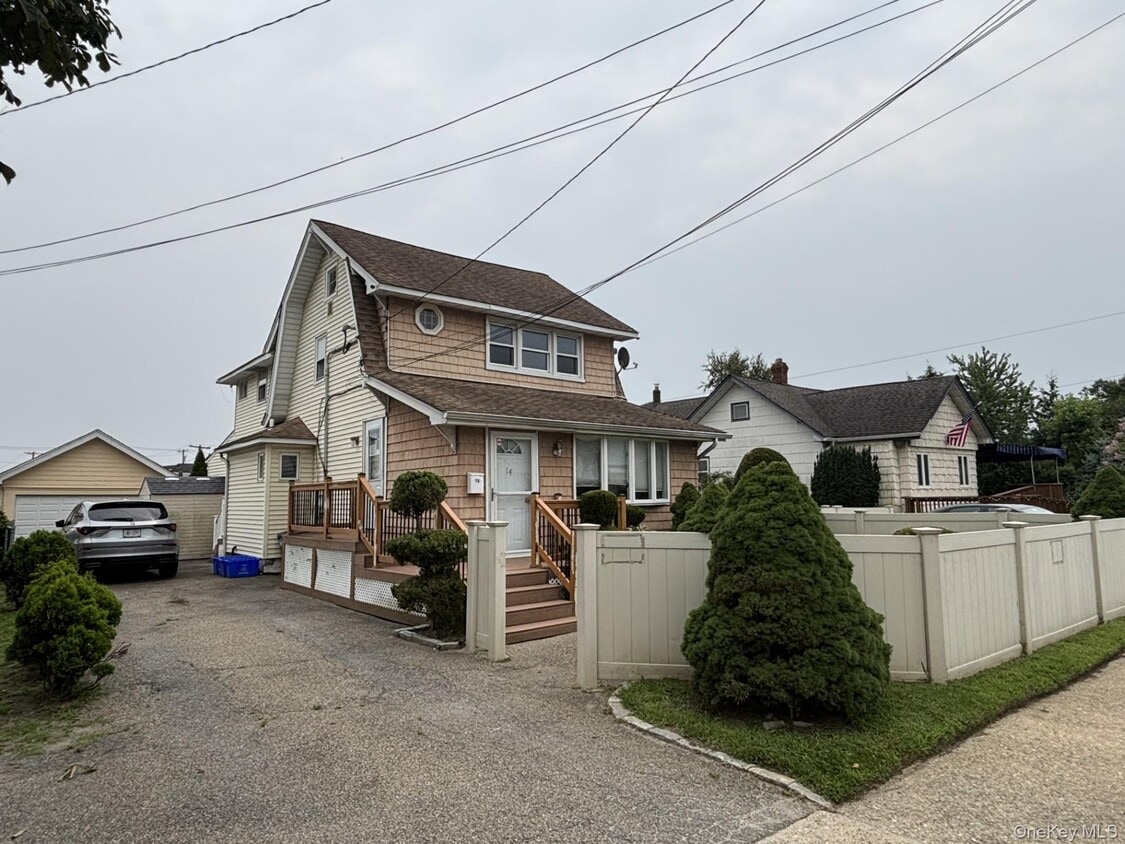 Primary Photo - 14 Nicholas Ave