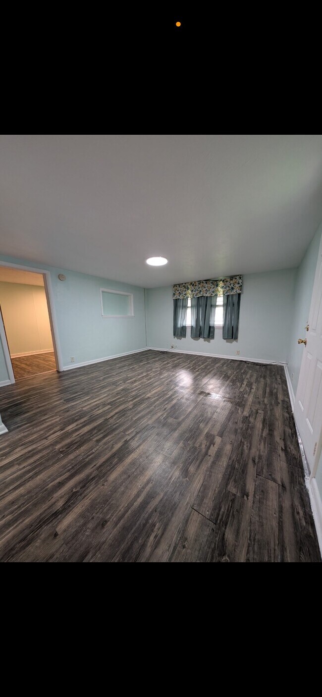 Foto del edificio - 648 Johnson Ave