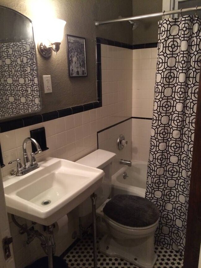 Foto del edificio - 1542 Amherst St