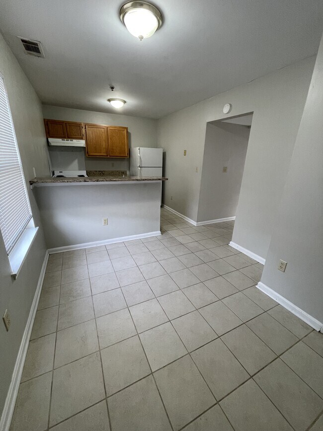 Building Photo - 1500 Iris Dr