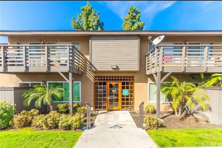 Entrada principal - 1400 W Lambert Rd