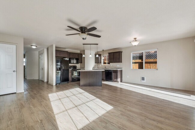 Foto del edificio - Adorable 3 bedroom. 2.5 bathTownhome in Columbia Falls