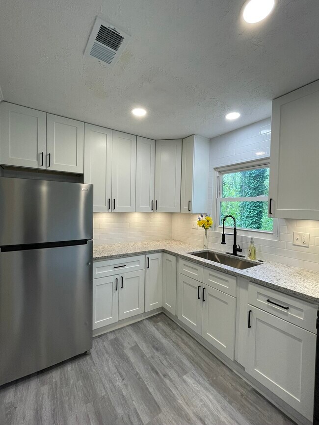 Building Photo - 1206 Willow Ct NW
