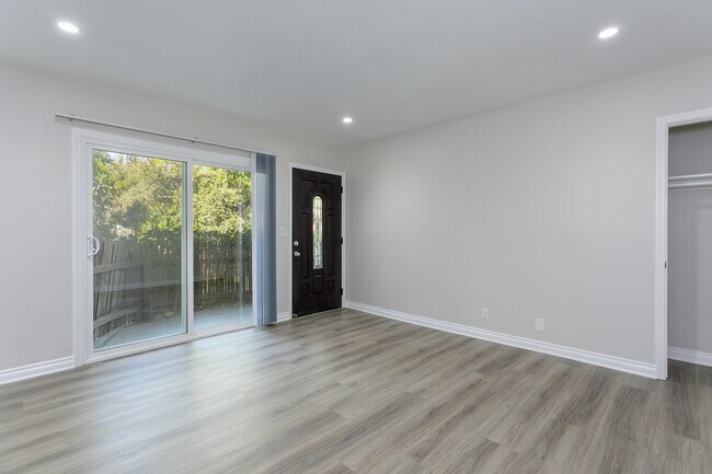 Foto del edificio - 585 N Hill Ave