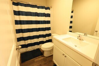 Building Photo - 428 Lgt Smt Dr