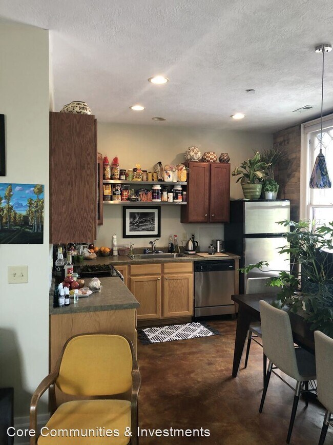 Building Photo - 777 E 200 S