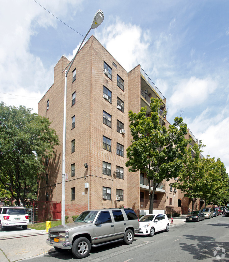 975 Simpson St - Locust Apartments