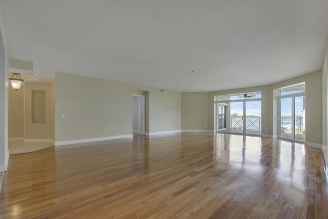 Building Photo - 309 E Ocean Avenue 103