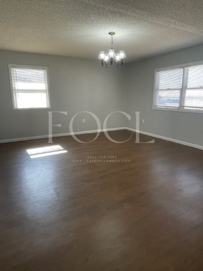 Building Photo - 516 Dowden Rd