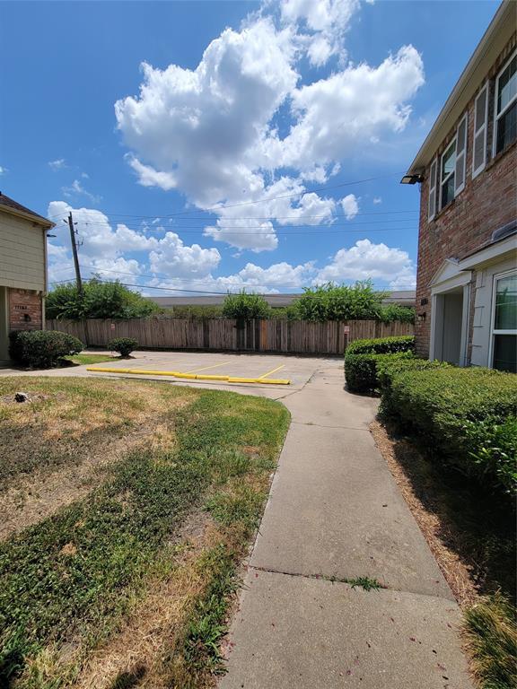 Foto del edificio - 11147 Village Bend Ln