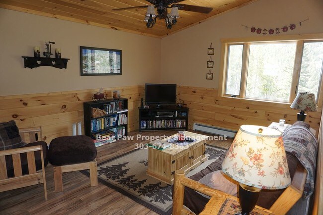 Building Photo - 315 Juniper Ln