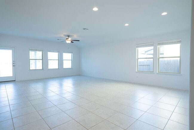 Building Photo - 345 Horsemint Way