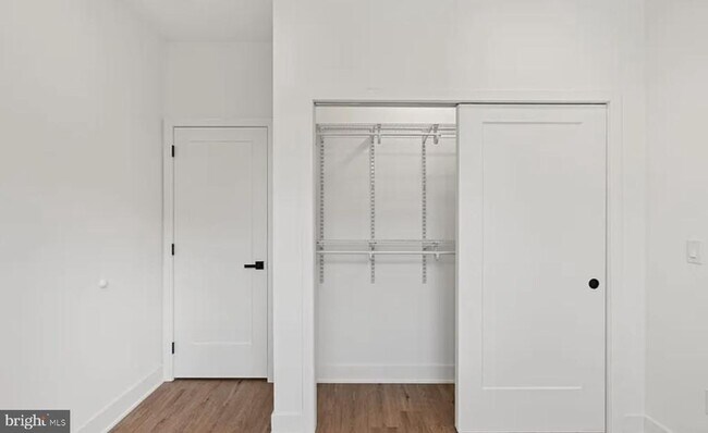 Foto del edificio - 1546 N Darien St