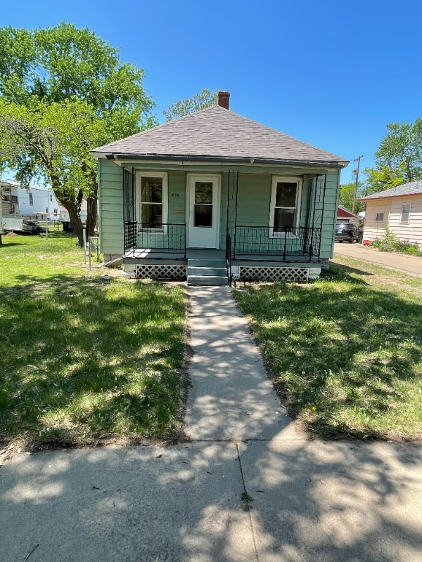 Building Photo - 856 Custer St