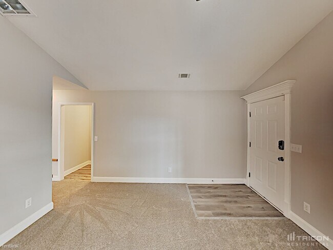 Foto del edificio - 204 Hunt Club Cir