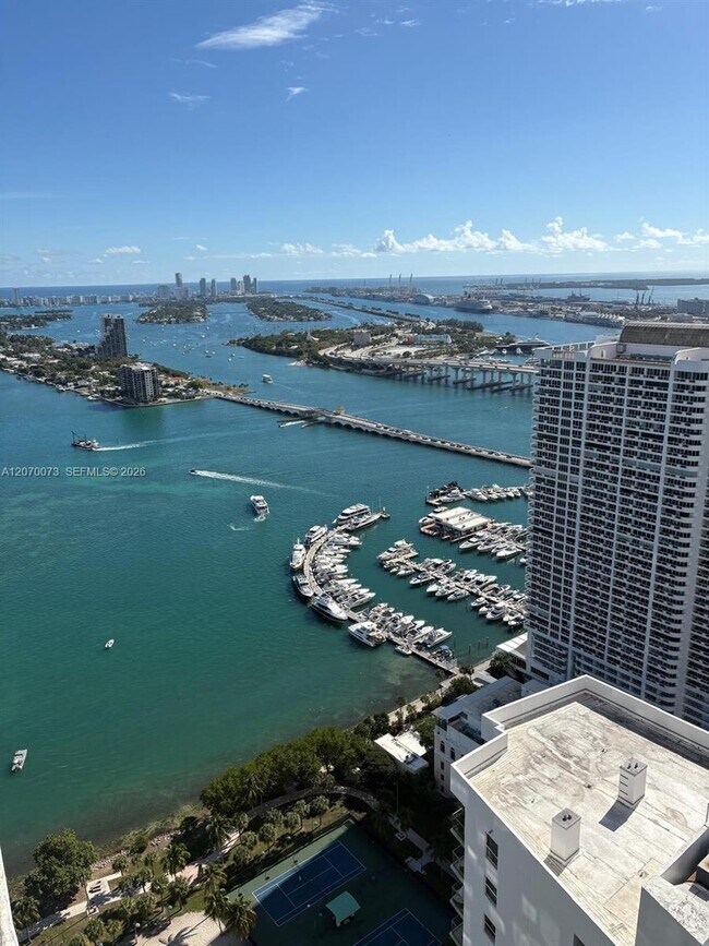 Foto del edificio - 488 NE 18th St