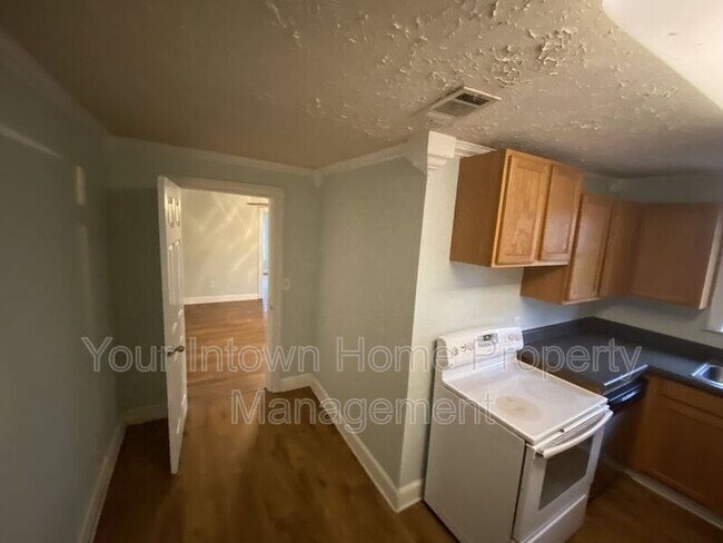 Building Photo - 1087 Woodland Ave SE
