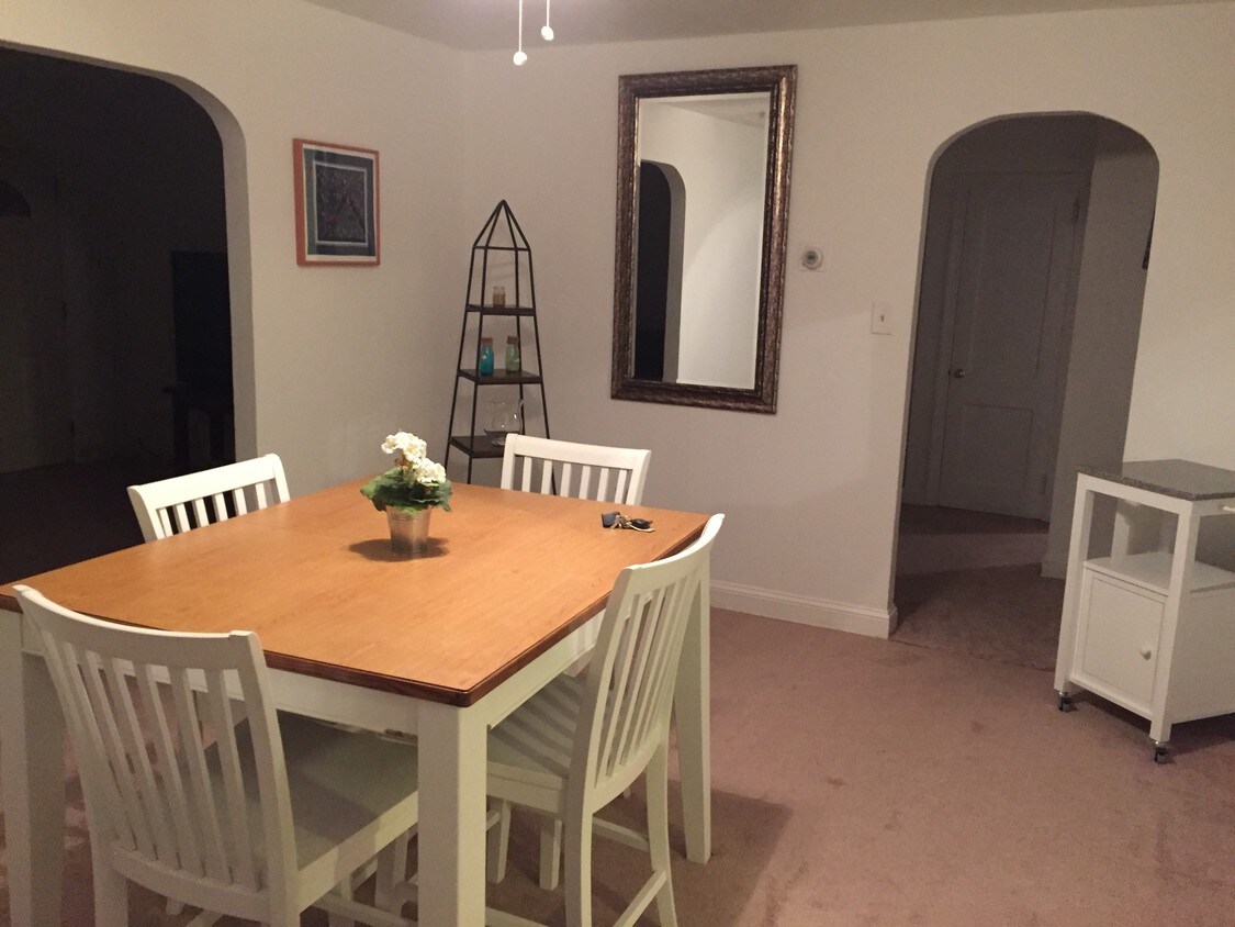 Dining room - 7 S Avolyn Ave