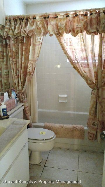 Foto del edificio - 11633 Rose Tree Dr
