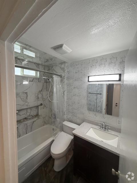 Building Photo - 440 S 33rd St