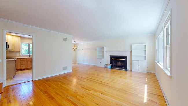 Building Photo - 55 Hillside Dr