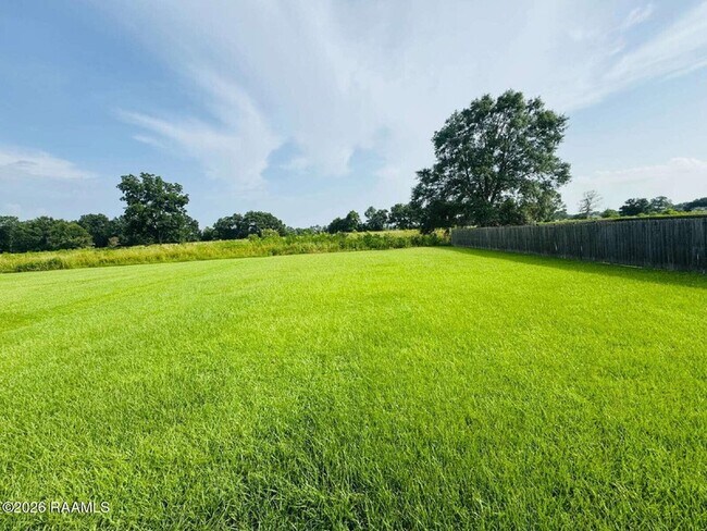 Building Photo - 127 Country Living Dr