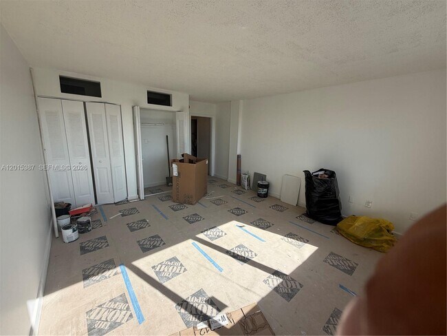 Foto del edificio - 6930 Miami Gardens Dr