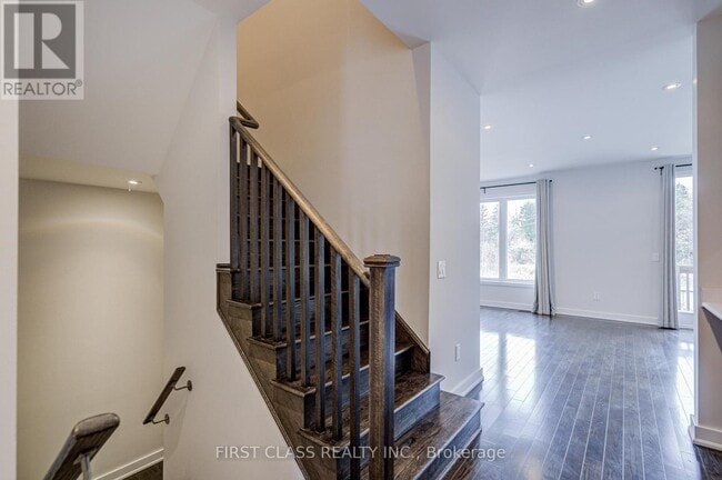 Building Photo - 52 Helliwell Cres