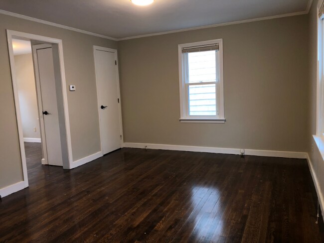 Building Photo - 103 Brooks St