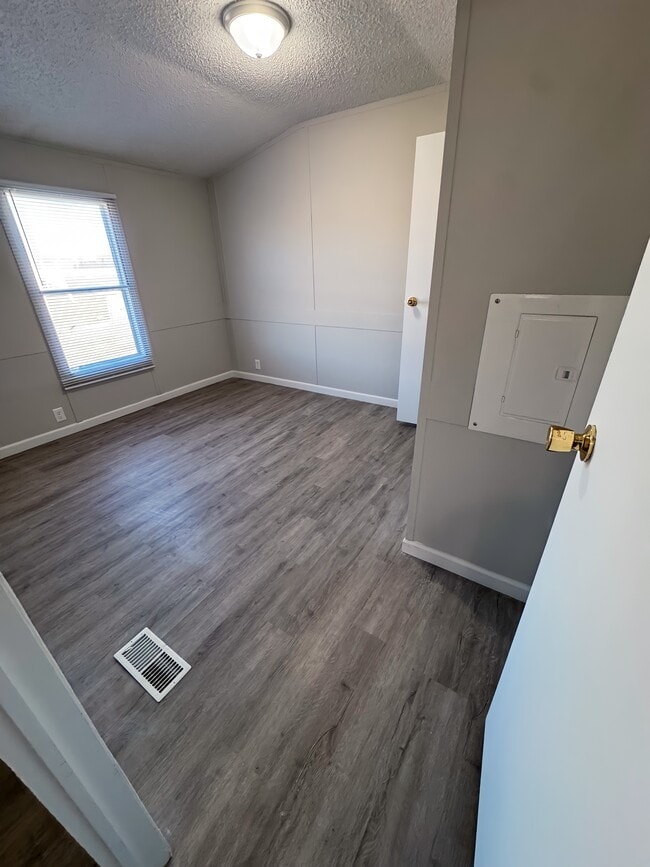 Foto del edificio - 2552 Smith Ave