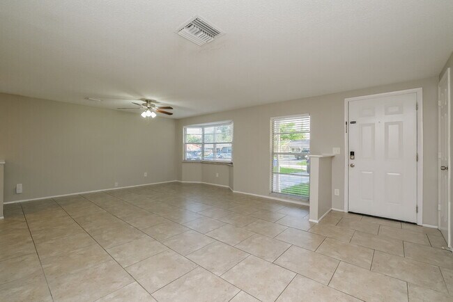 Foto del edificio - 7906 Woodvale Cir