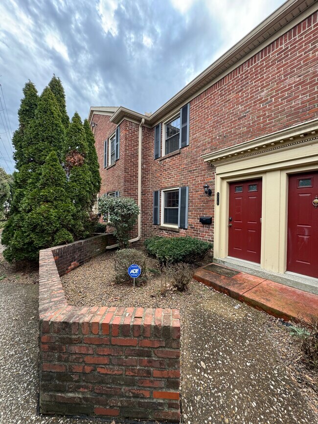 Building Photo - 5015 Hampton Ct