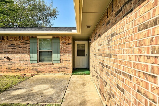 Foto del edificio - Beautiful 3 Bed 2 Bath Home Near Tinker Ai...