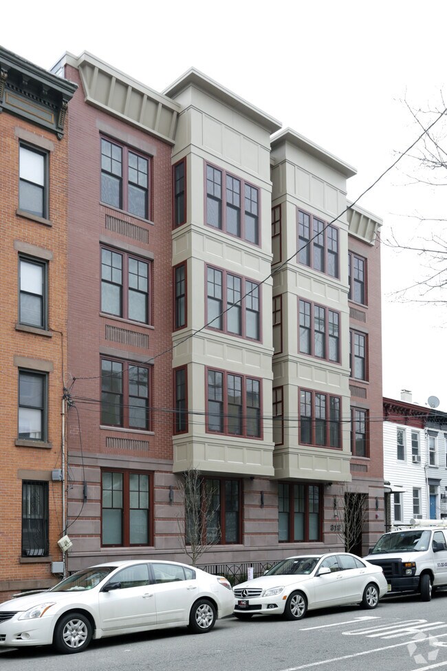 Building Photo - Esperta