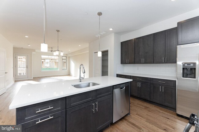 Building Photo - 2136 Kensington Ct