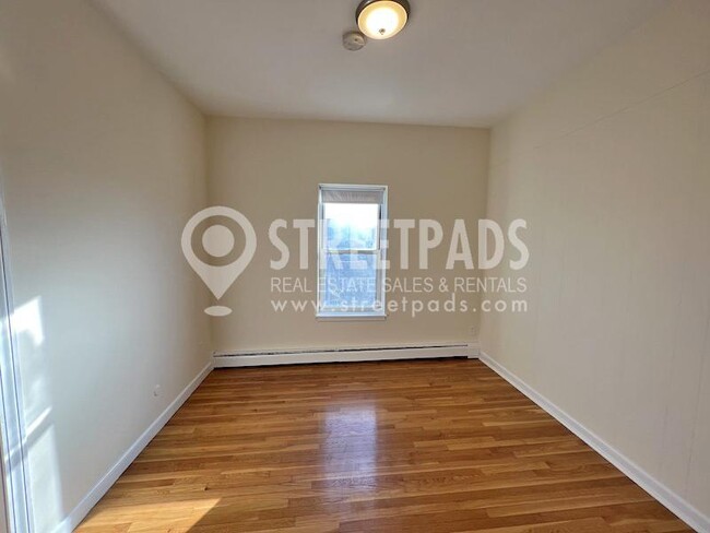 Building Photo - 1 bedroom in Boston MA 02135