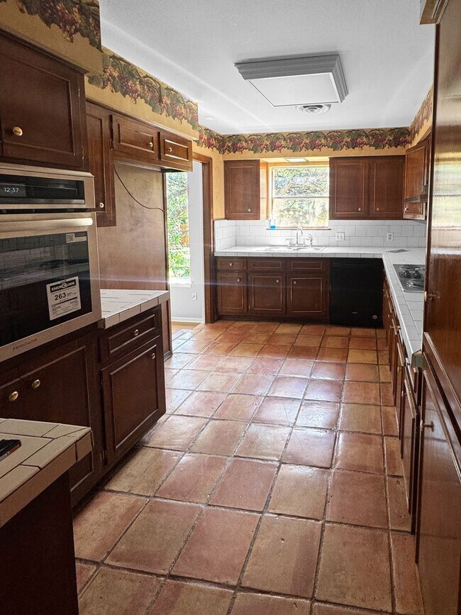 Foto del edificio - Enchanted Forest home ready for move-in!