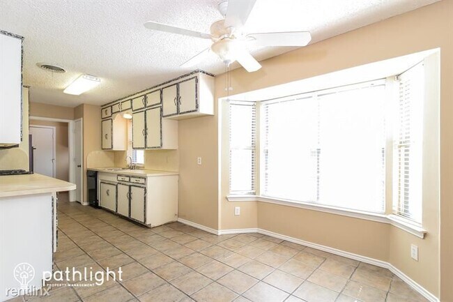 Building Photo - 3 br, 2.5 bath House - 1322 East Spring Va...