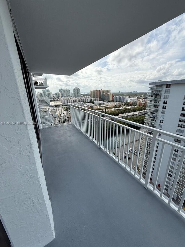 Building Photo - 210 174th St