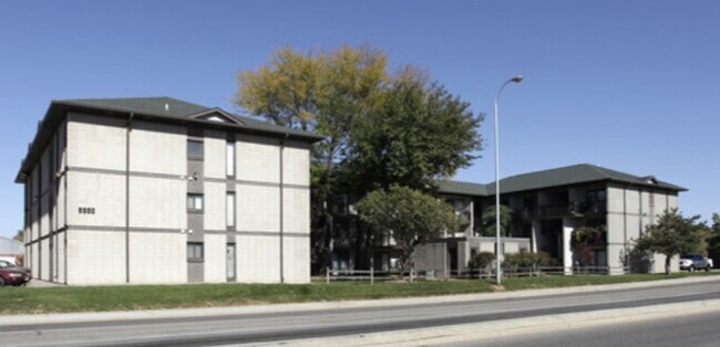 Building Photo - 3300 Huntington Ave