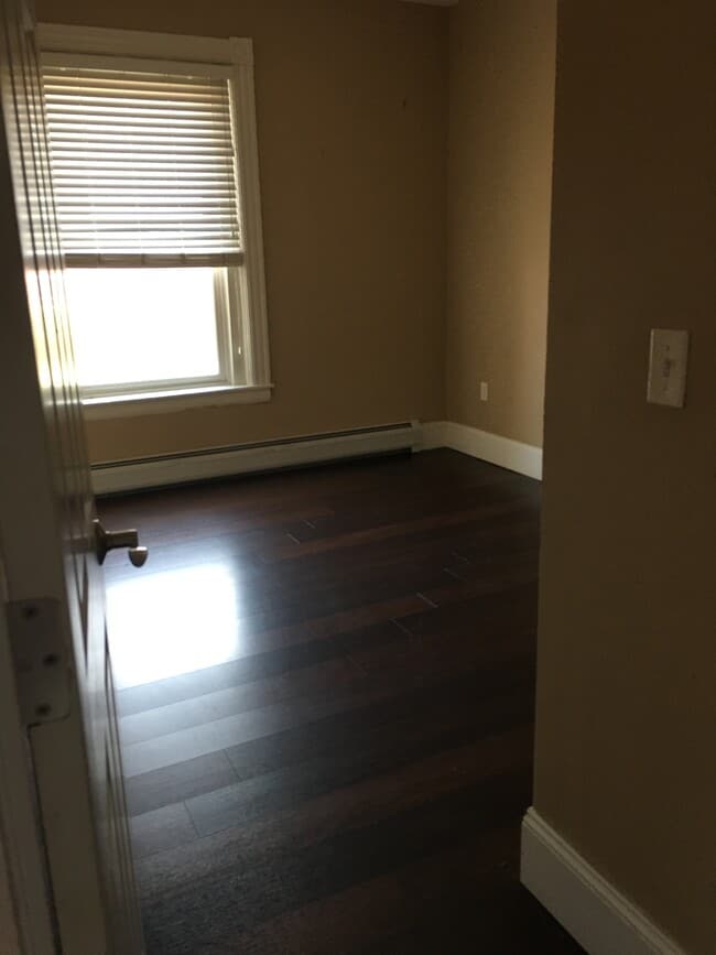 Building Photo - 3 S Main St