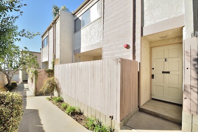 Building Photo - 115 S Guadalupe Ave