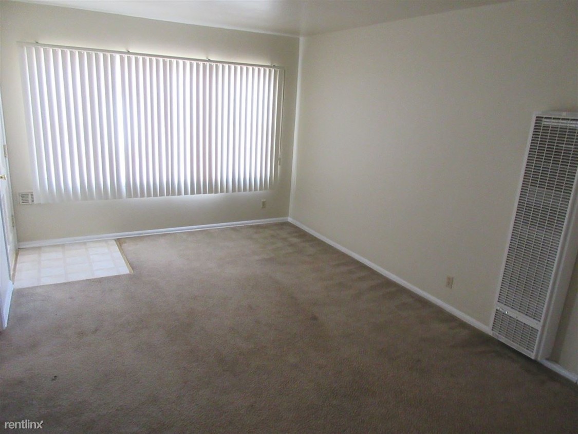 Primary Photo - 4221 Menlo Ave