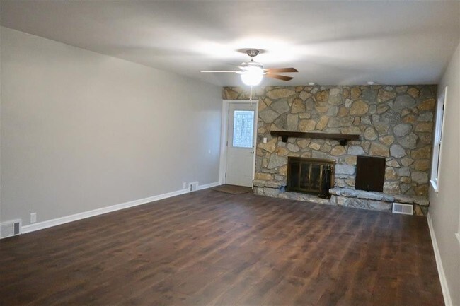 Building Photo - 3 br, 2 bath House - 3595 Helen Ave Dr