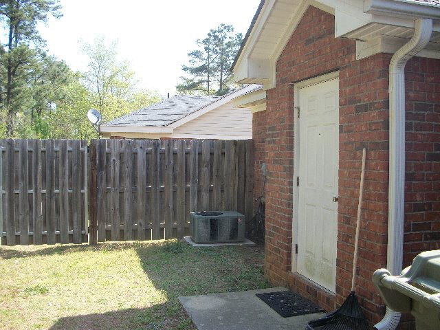 Building Photo - 256 Vanderbilt Dr