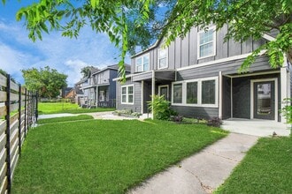 Building Photo - 2812 Truxillo St