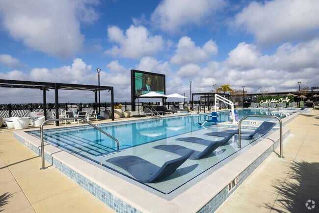 Pool - The Metropolitan Tampa Apartments