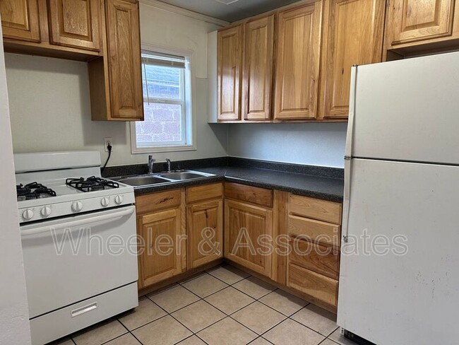 Building Photo - 2564 Porter Ave
