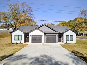 Building Photo - 404 Fairfield St