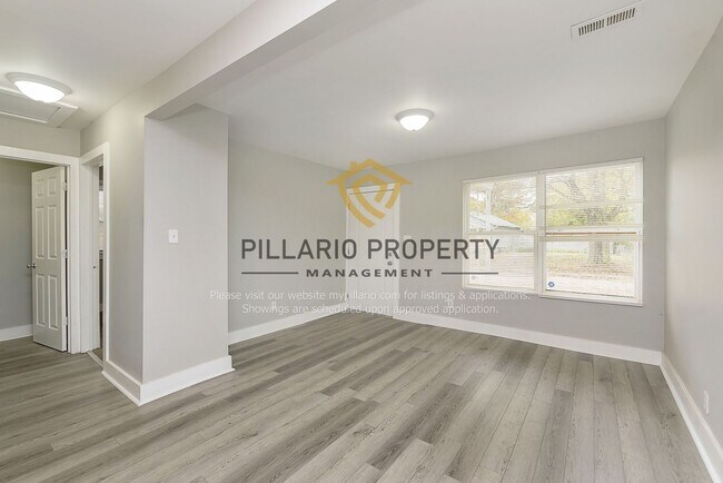 Building Photo - Updated 2 Bedroom 1 Bathroom near Riversid...